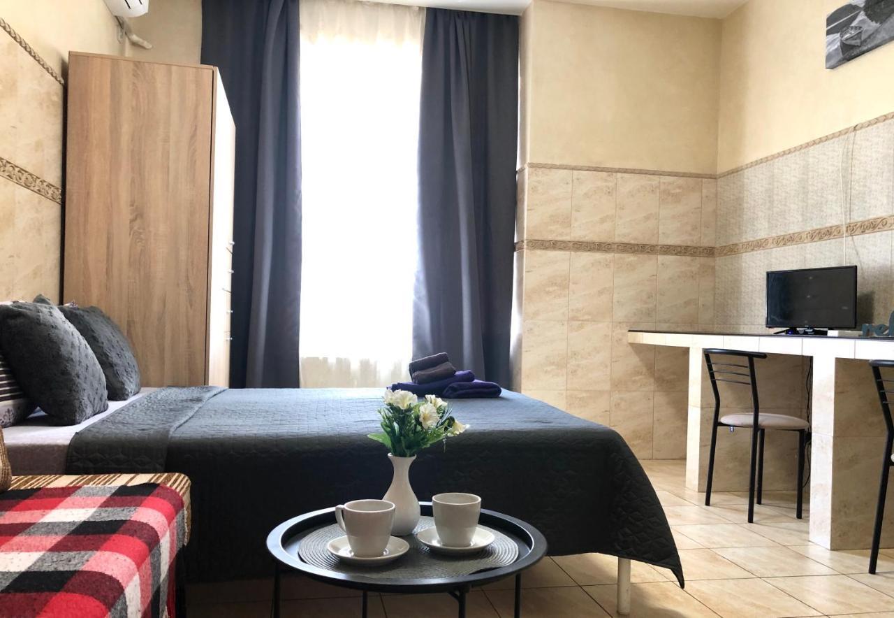 Modern Aparthotel Near Metro Pecherska Киев Екстериор снимка