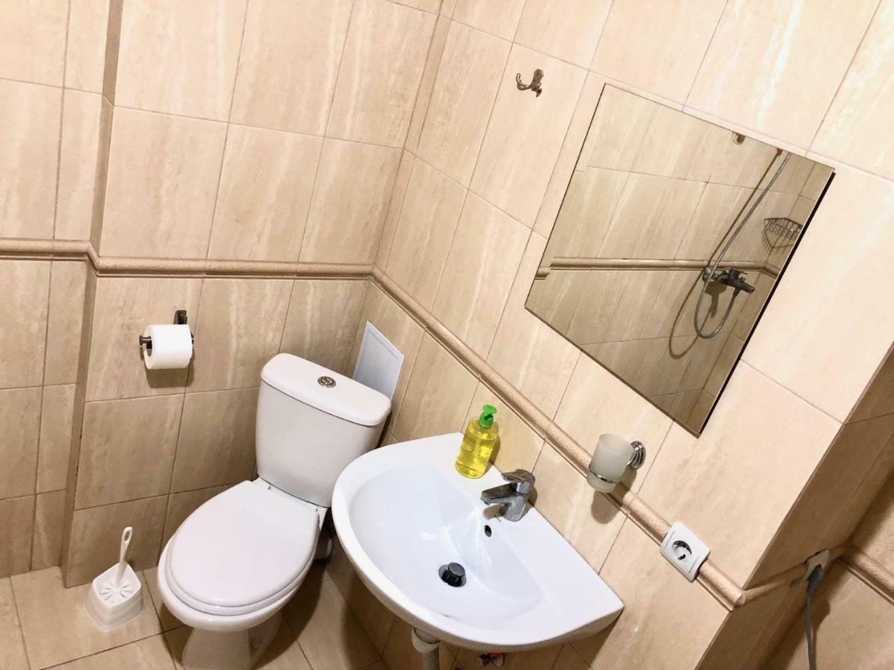 Modern Aparthotel Near Metro Pecherska Киев Екстериор снимка
