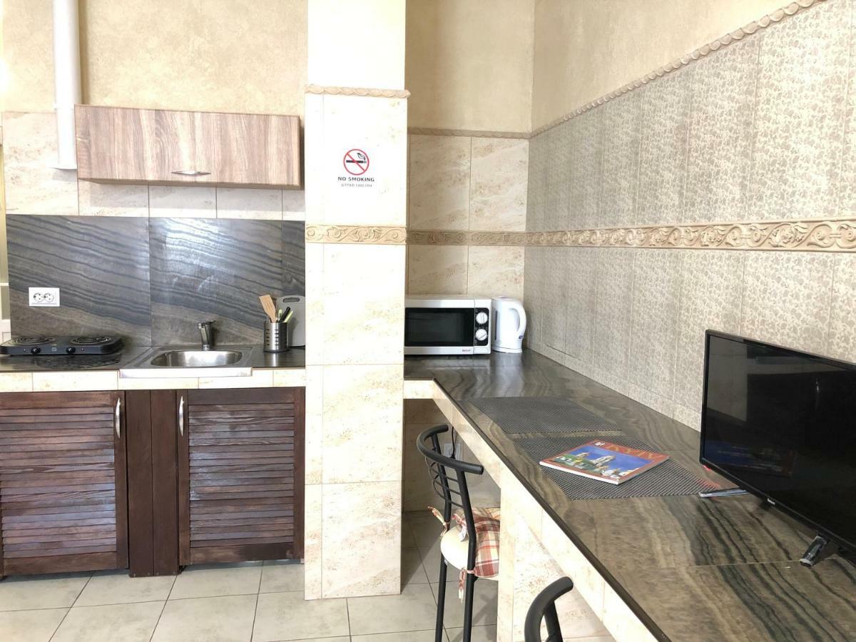 Modern Aparthotel Near Metro Pecherska Киев Екстериор снимка