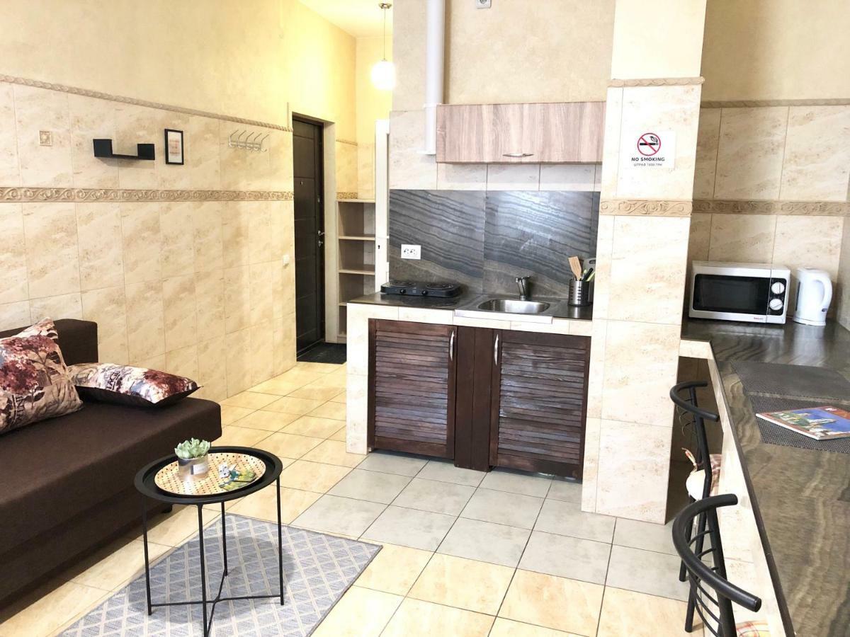 Modern Aparthotel Near Metro Pecherska Киев Екстериор снимка