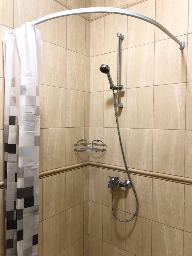 Modern Aparthotel Near Metro Pecherska Киев Екстериор снимка