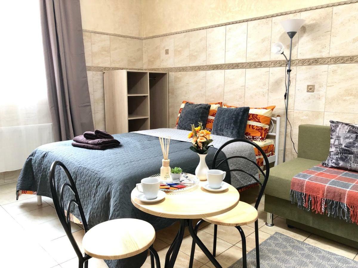 Modern Aparthotel Near Metro Pecherska Киев Екстериор снимка