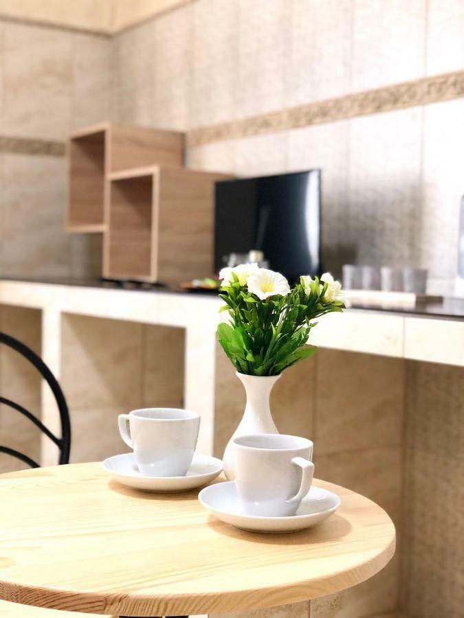 Modern Aparthotel Near Metro Pecherska Киев Екстериор снимка