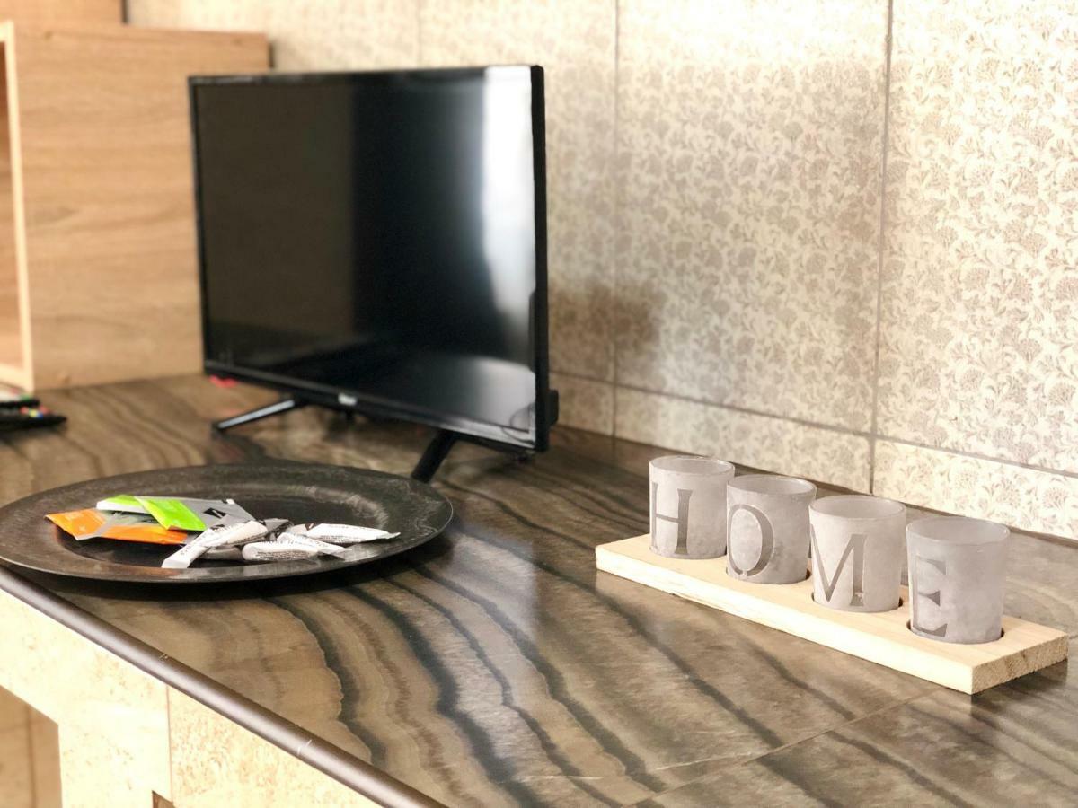 Modern Aparthotel Near Metro Pecherska Киев Екстериор снимка