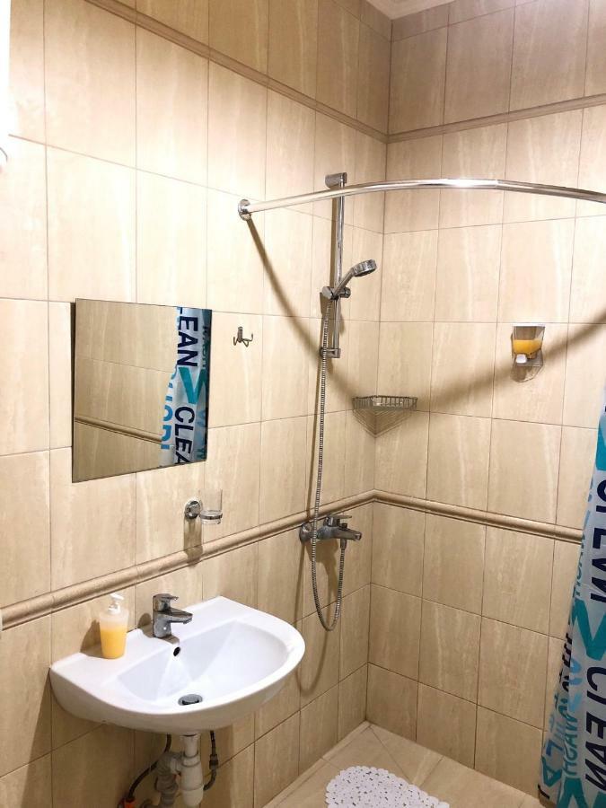 Modern Aparthotel Near Metro Pecherska Киев Екстериор снимка