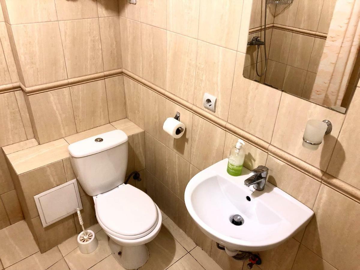 Modern Aparthotel Near Metro Pecherska Киев Екстериор снимка