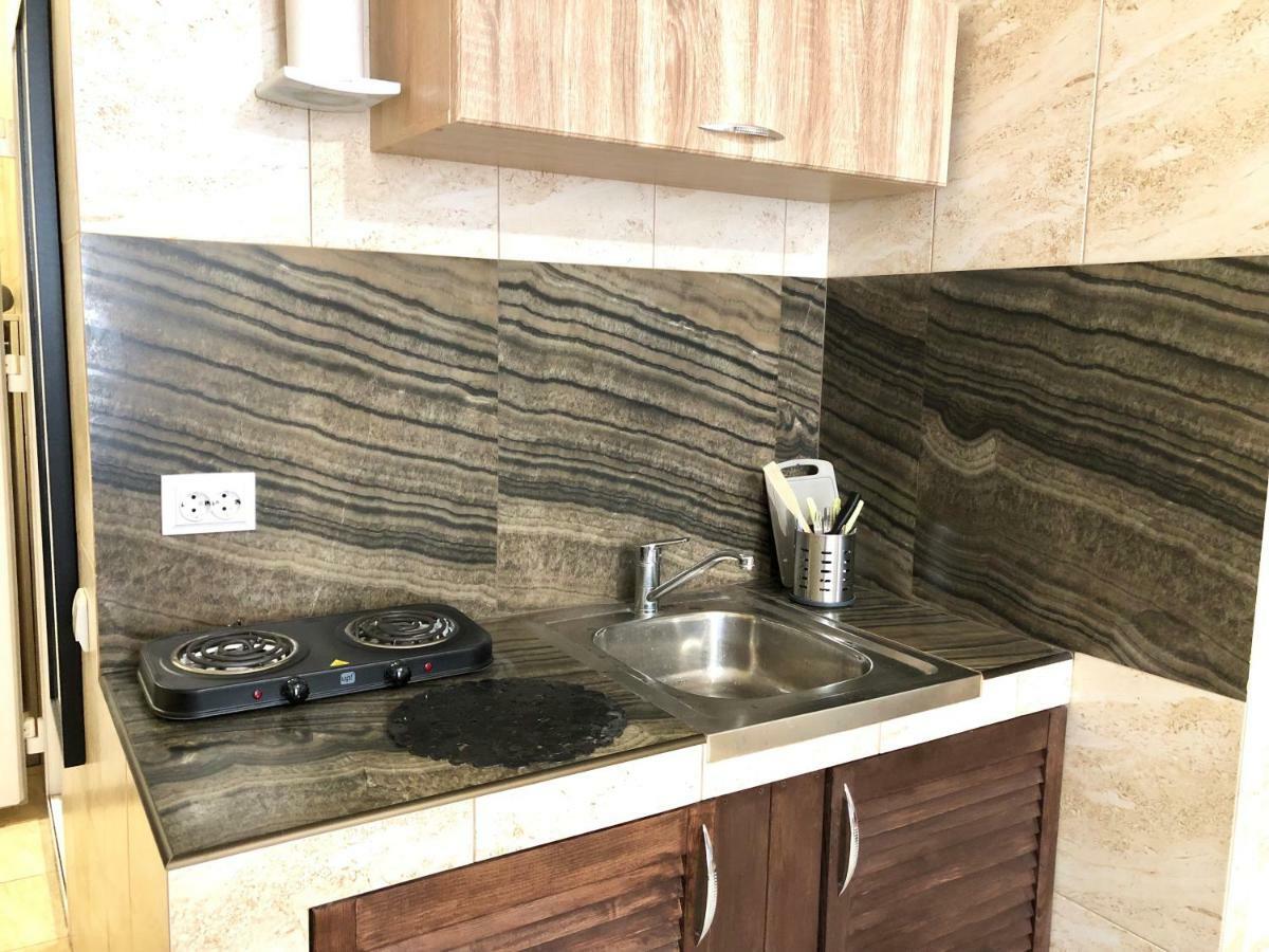 Modern Aparthotel Near Metro Pecherska Киев Екстериор снимка