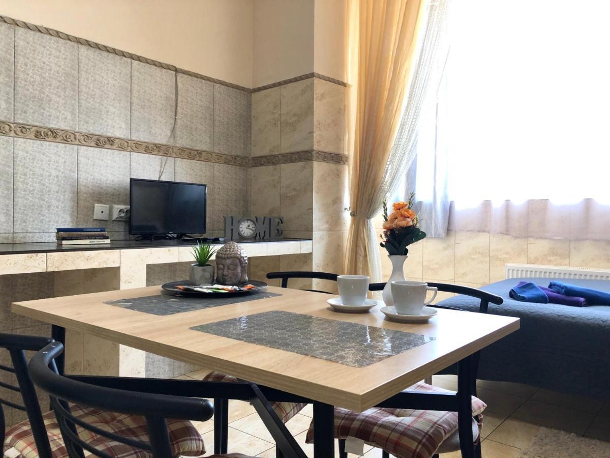 Modern Aparthotel Near Metro Pecherska Киев Екстериор снимка