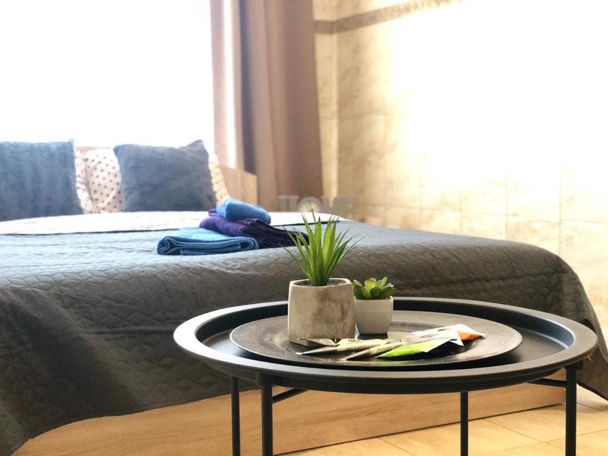 Modern Aparthotel Near Metro Pecherska Киев Екстериор снимка