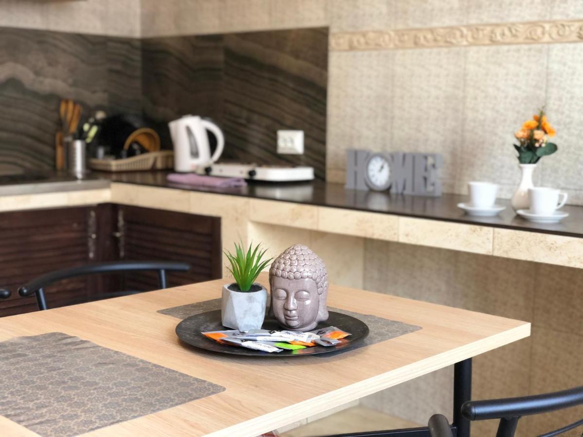 Modern Aparthotel Near Metro Pecherska Киев Екстериор снимка