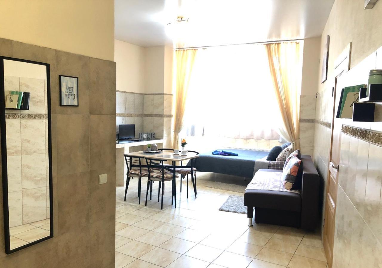 Modern Aparthotel Near Metro Pecherska Киев Екстериор снимка