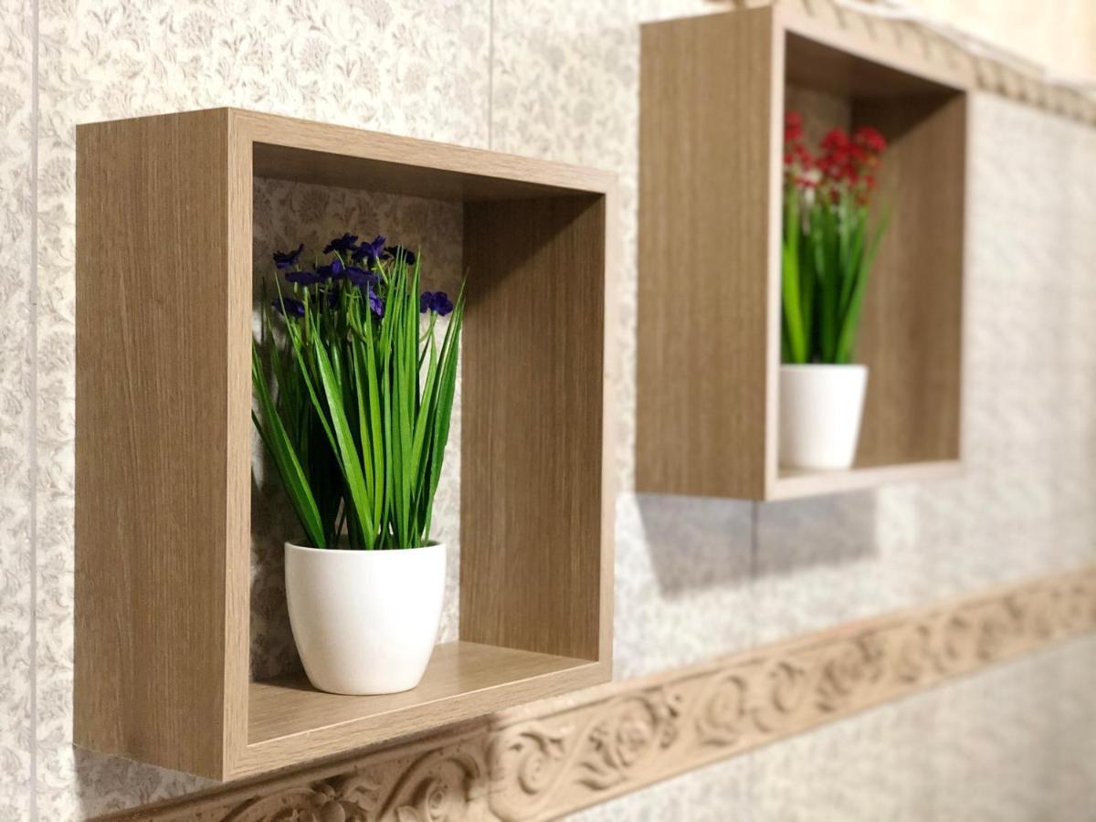 Modern Aparthotel Near Metro Pecherska Киев Екстериор снимка